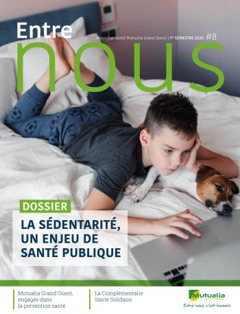 enfant-chien-lit