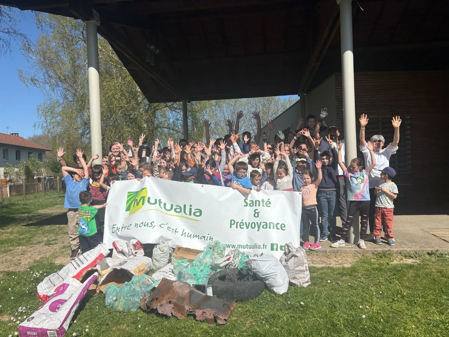 Grand nettoyage de déchets par Mutualia Alliance Santé